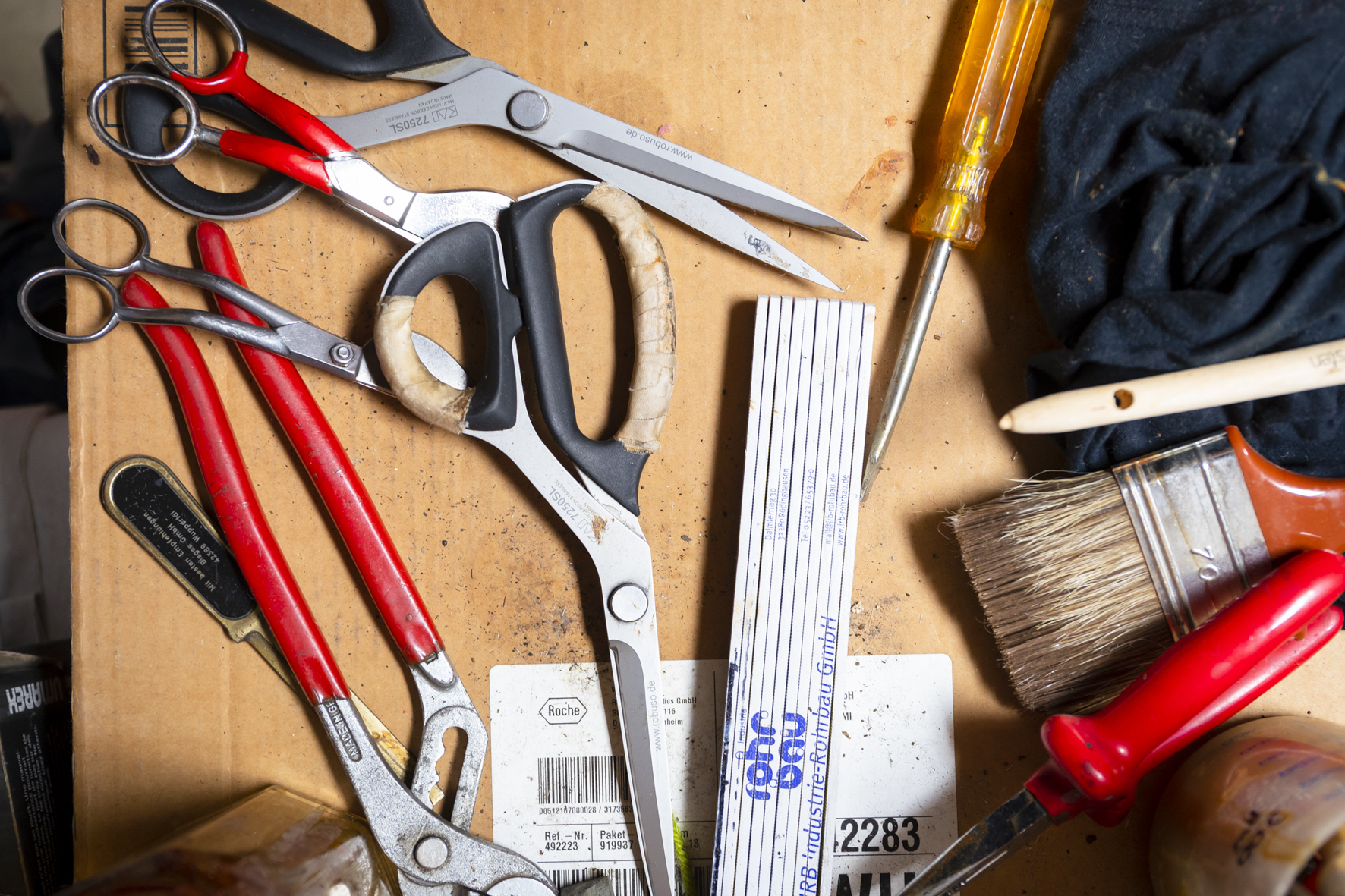 Werkzeuge auf einem Tisch